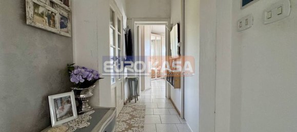 3-salle Appartement à Boltiere, Italy No. 284897 11