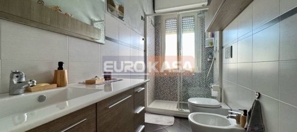 3-salle Appartement à Boltiere, Italy No. 284897 7