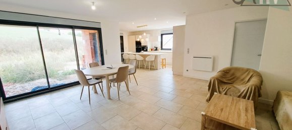 4 bedrooms House in Sens, France No. 339755 2