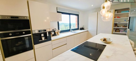 4 bedrooms House in Sens, France No. 339755 3