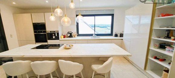 4 bedrooms House in Sens, France No. 339755 4