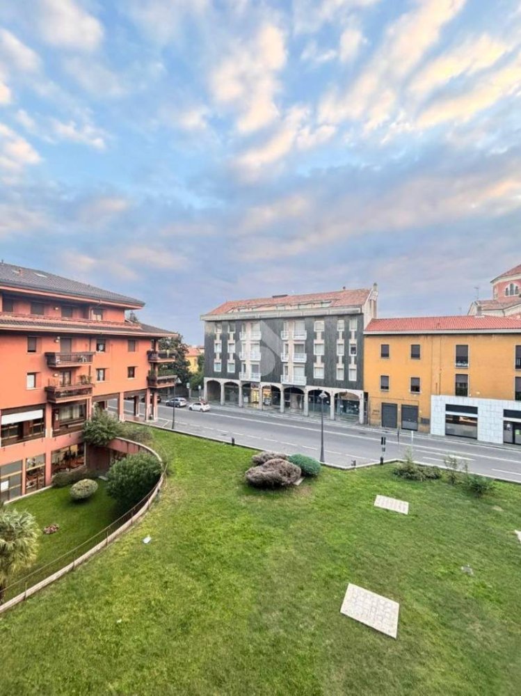 600m² Commercial property in San Vittore Olona, Italy No. 154974