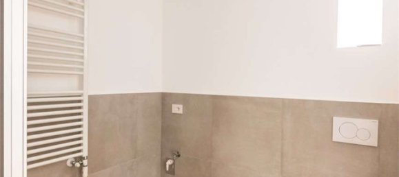 2غرفة شقة في Bergamo, Italy رقم 274923 24