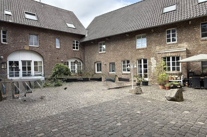 Дуплекс с 2 комнатами в Ахен, Германия № 295494