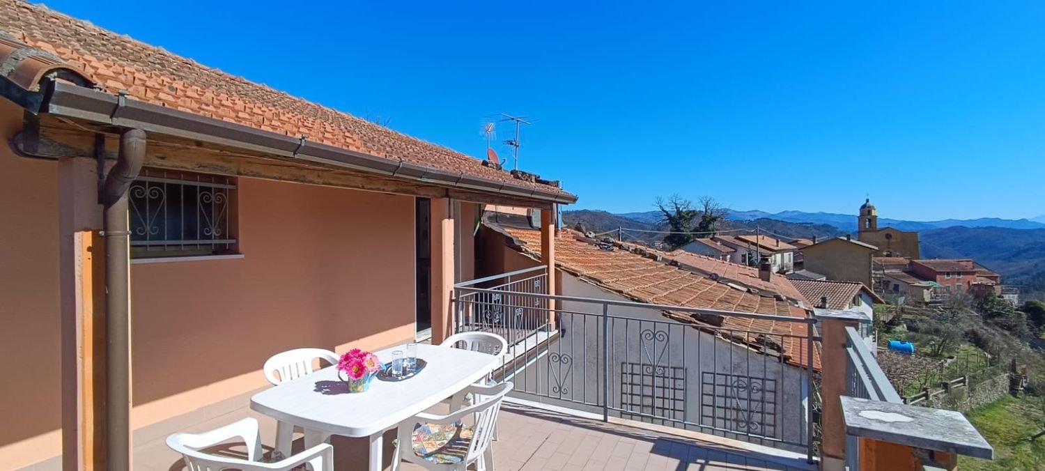 3غرفة منزل في Carro, Italy رقم 116677