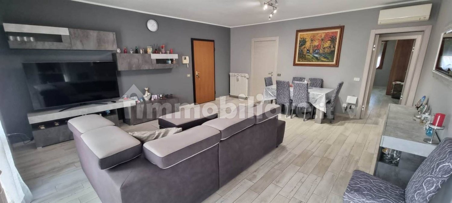3 bedrooms Apartment in Viadana, Italy No. 373616