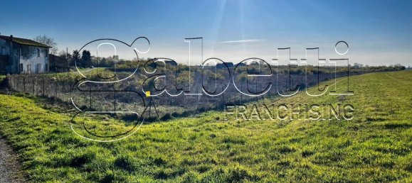 82280m² Land in Ferrara, Italy No. 232362 9