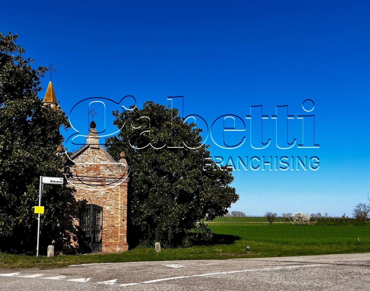 82280m² Land in Ferrara, Italy No. 232362