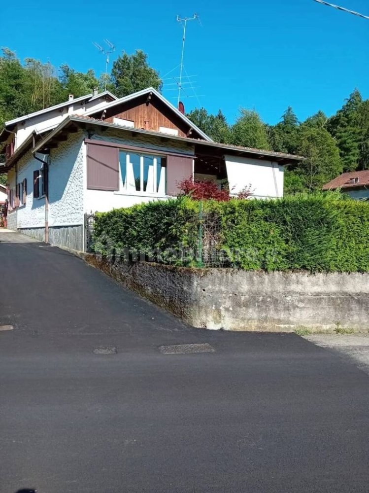 3 bedrooms Villa in Grignasco, Italy No. 334359