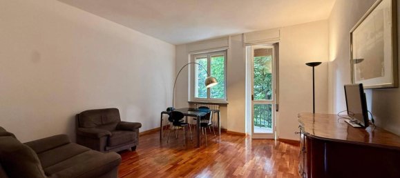 2 bedrooms Apartment in Milan, Italy No. 320613 2