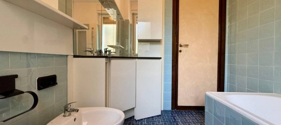 2 bedrooms Apartment in Milan, Italy No. 320613 17