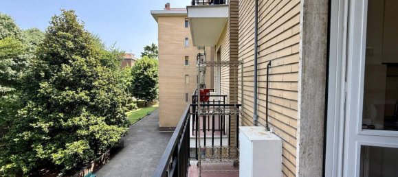 2 bedrooms Apartment in Milan, Italy No. 320613 20