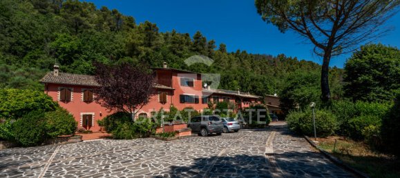 3 Schlafzimmer Haus in Spoleto, Italy, Nr. 260808 32