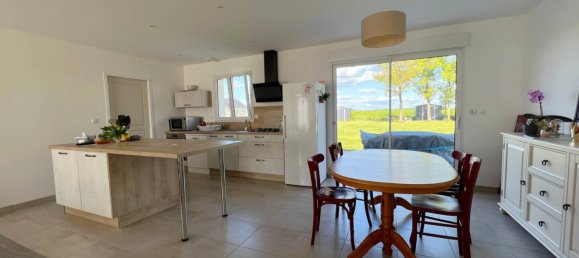 Villa de 3 dormitorios en Avord, France No. 92471 4