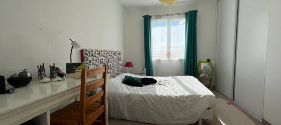 Villa de 3 dormitorios en Avord, France No. 92471 9