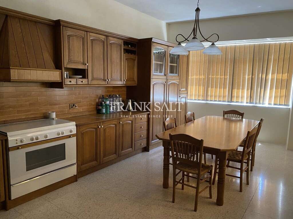 5 bedrooms Townhouse in Zebbug, Malta No. 7685