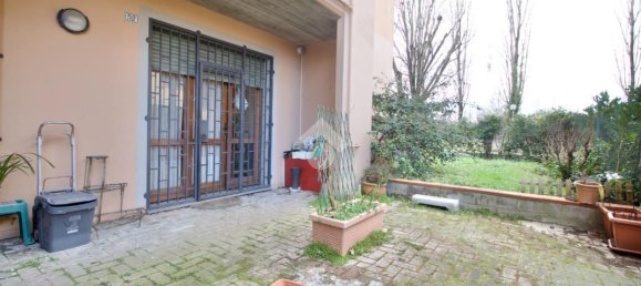 2 rooms Apartment in Reggio Emilia, Italy No. 2419 4