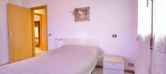 2 rooms Apartment in Reggio Emilia, Italy No. 2419 20