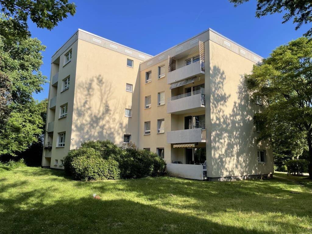 Apartamento de 4 habitaciónes en Wiesbaden, Germany No. 40862