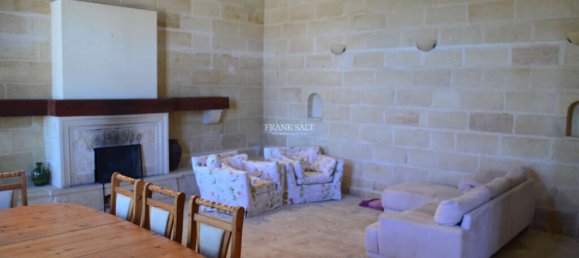 3 bedrooms Farm in Mosta, Malta No. 3378 4