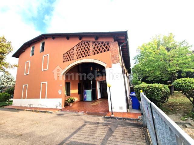 5 rooms Commercial property in Parma, Italy No. 332584
