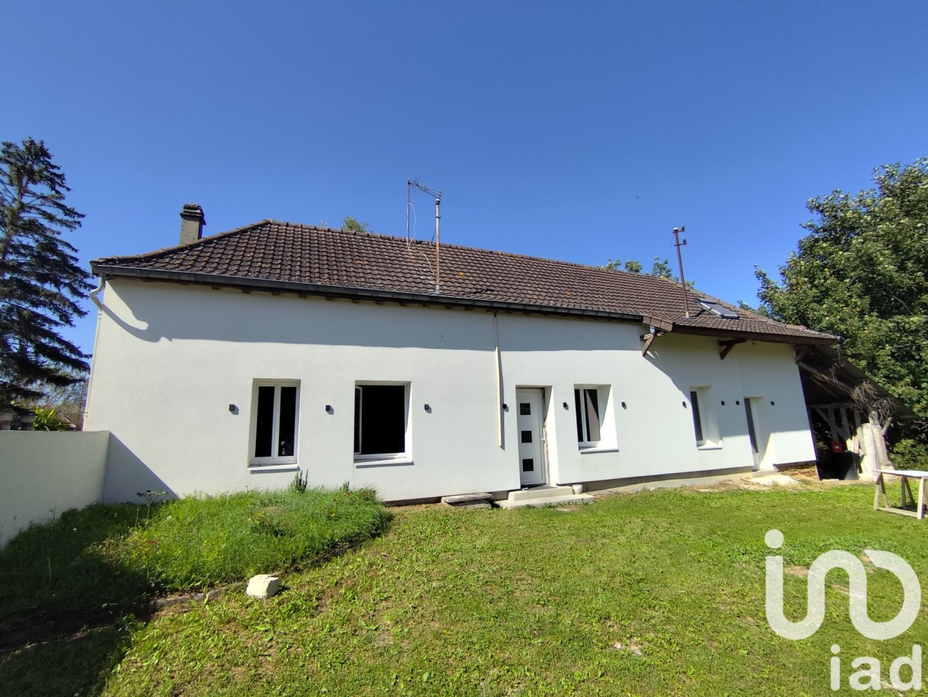 4 chambres Maison à Lhuître, France No. 255376