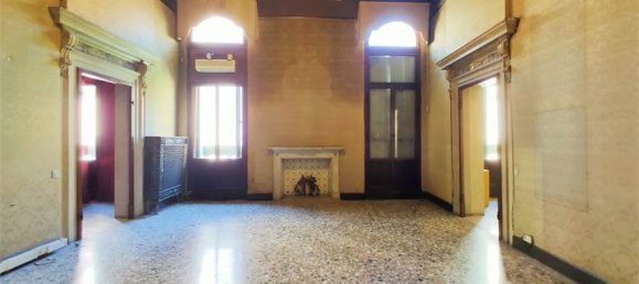 14 rooms Building in Venice, Italy No. 20307 14