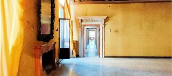 14 rooms Building in Venice, Italy No. 20307 2