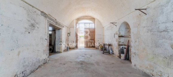 5 bedrooms House in Poggiardo, Italy No. 375820 11