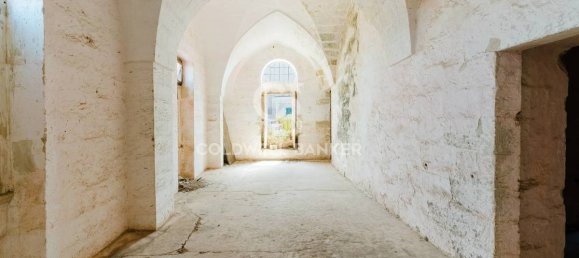 5 bedrooms House in Poggiardo, Italy No. 375820 6