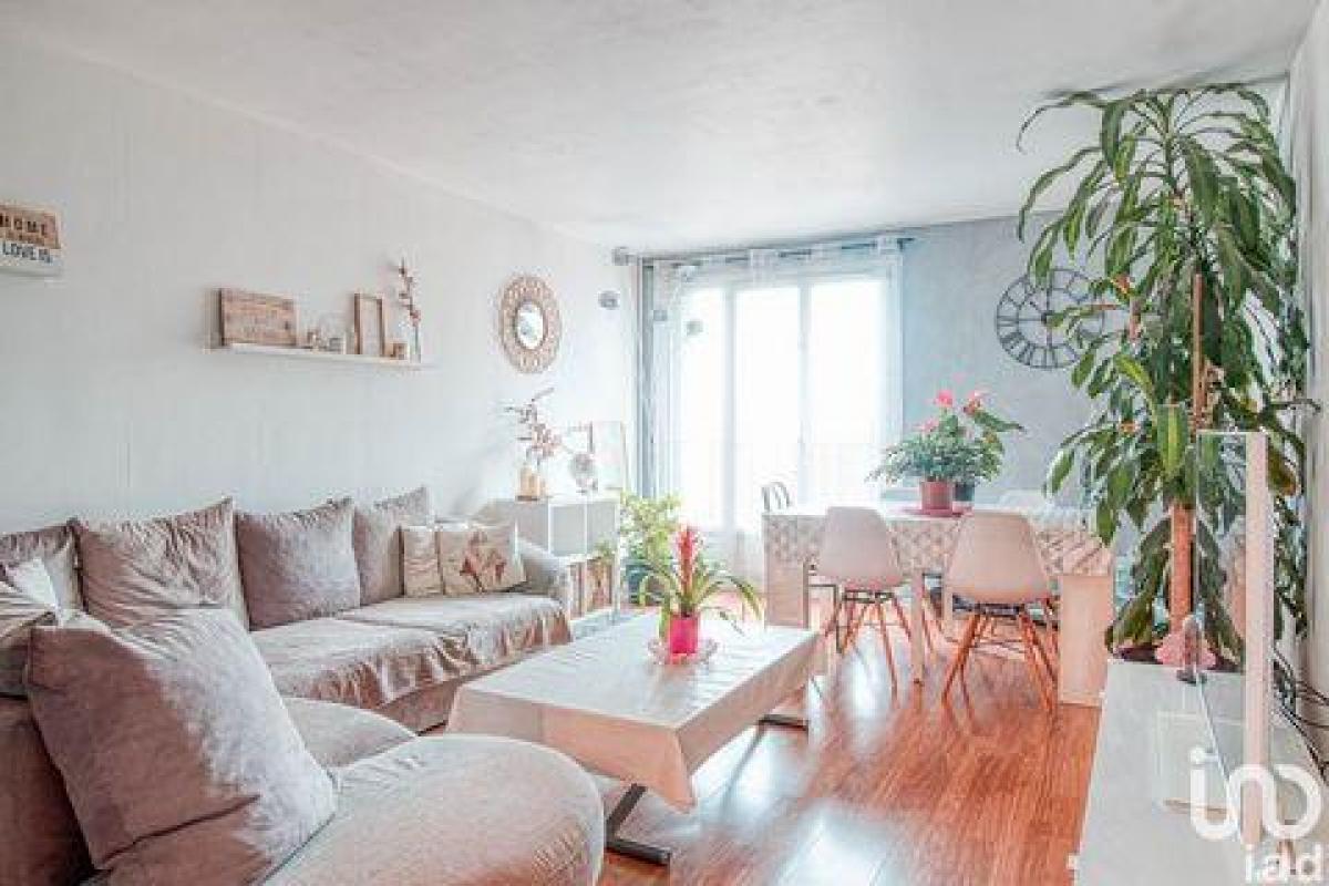 4 bedrooms Condo in Taverny, France No. 36504