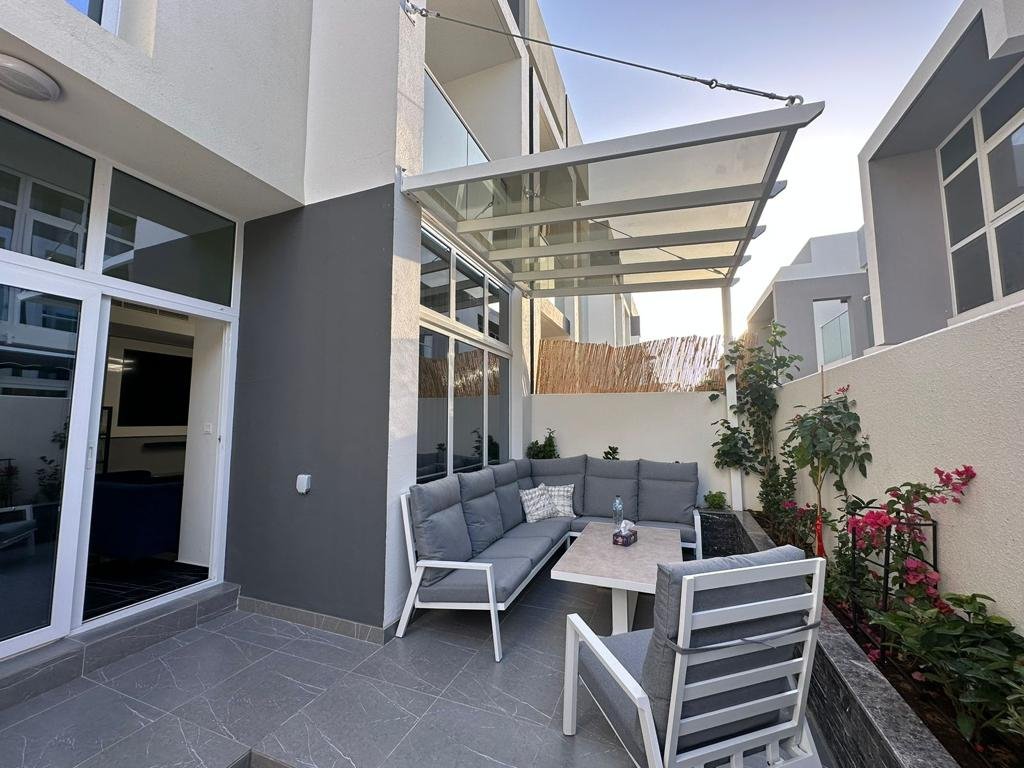 5 bedrooms Townhouse in DAMAC Hills (Akoya by DAMAC), UAE No. 8298