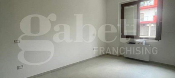 3 rooms Apartment in Oristano, Italy No. 35406 9