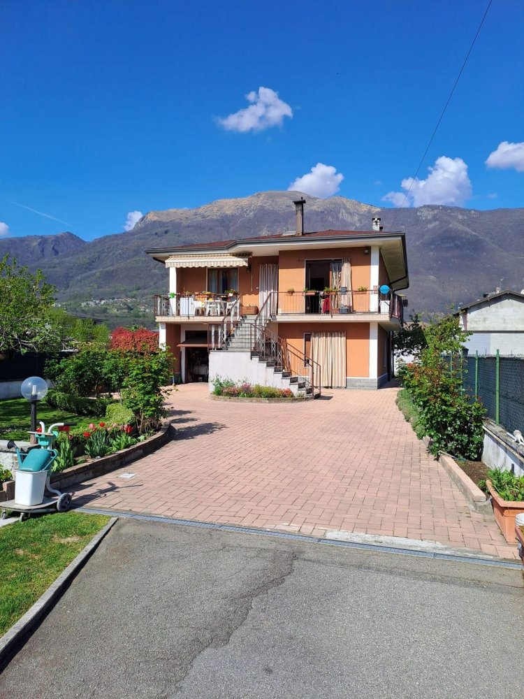 Casa de 8 divisões em Gravellona Toce, Italy N.º 154262