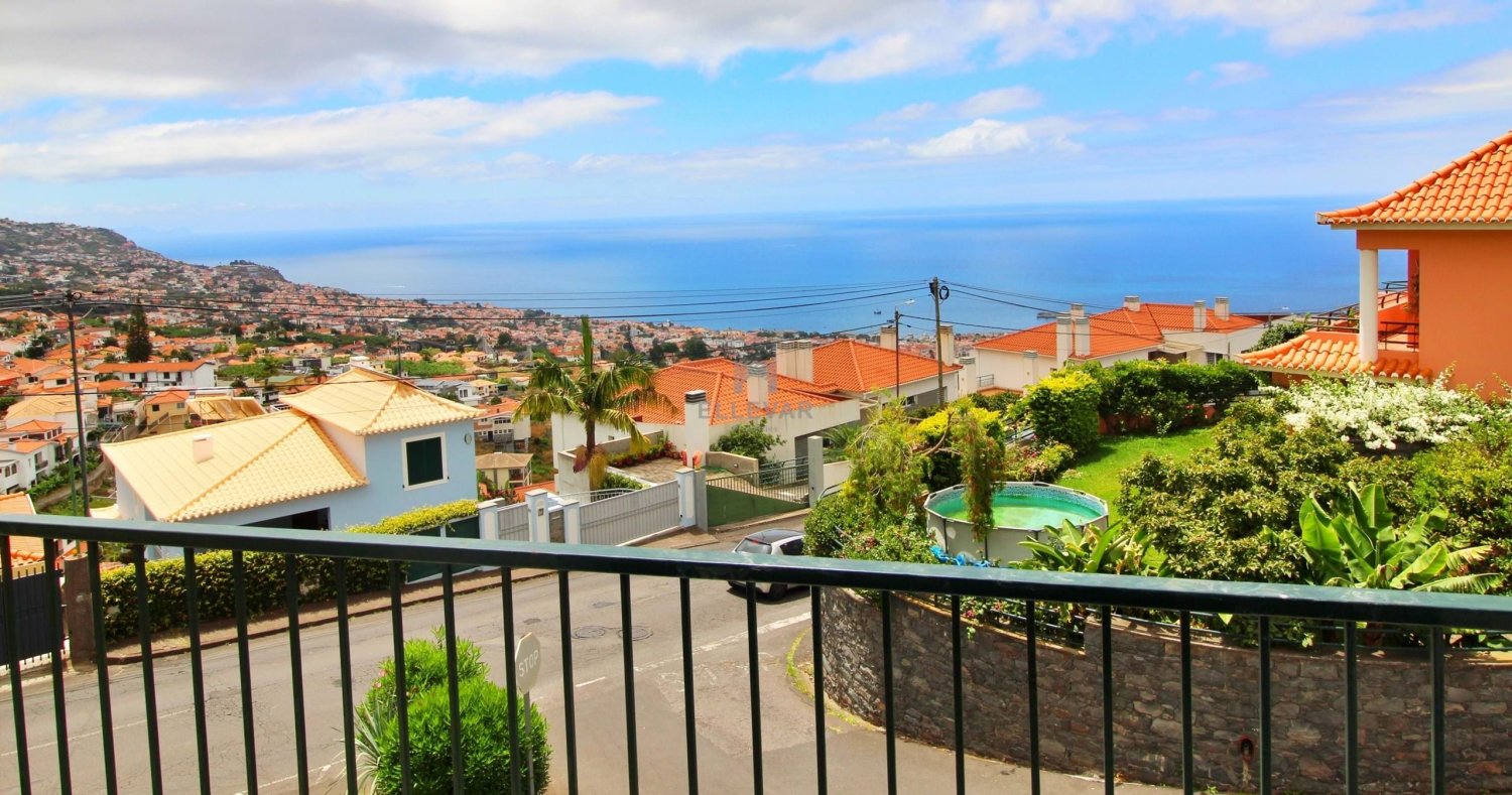 Villa de 5 dormitorios en Funchal, Portugal No. 141409