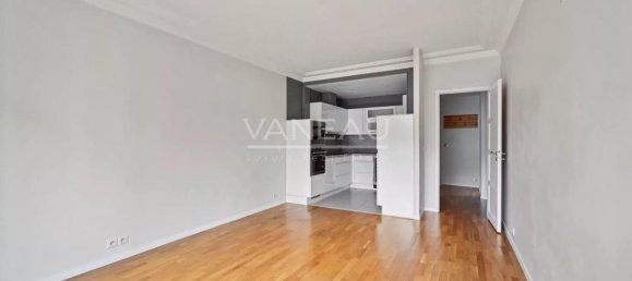 2 bedrooms Apartment in Paris, France No. 128635 4