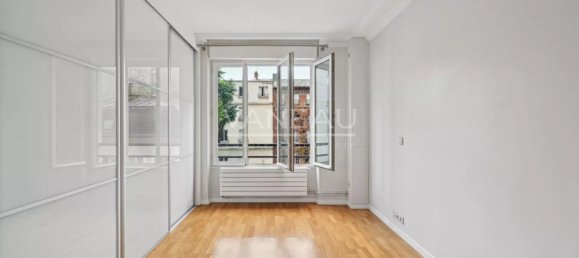 2 bedrooms Apartment in Paris, France No. 128635 8