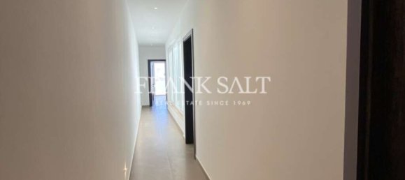 3 bedrooms Penthouse in Balzan, Malta No. 10167 5