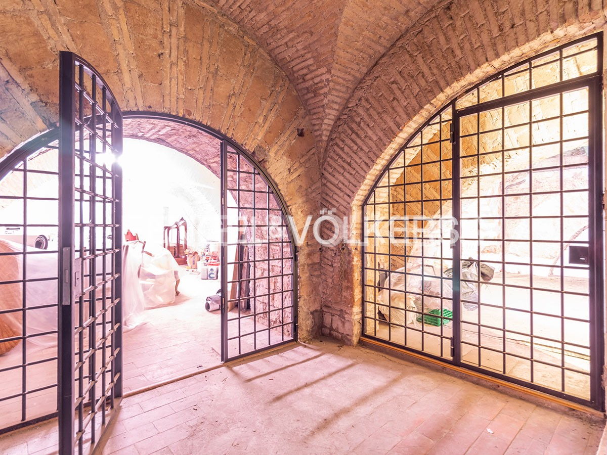 3 rooms Commercial property in Rome, Italy No. 63821