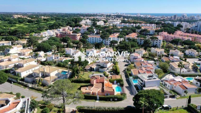 4 bedrooms Villa in Quarteira, Portugal No. 303963