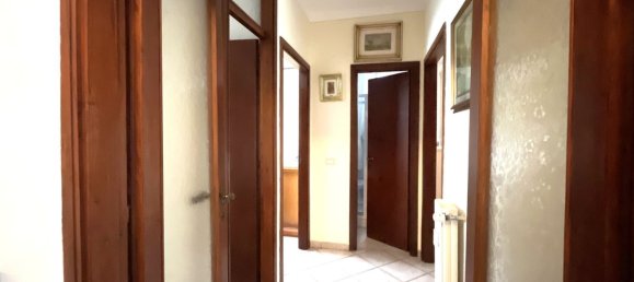 Apartamento de 4 dormitorios en Pontedera, Italy No. 359886 23