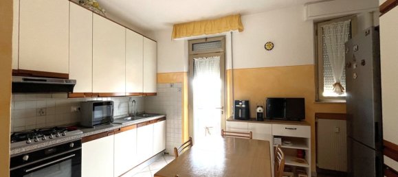 Apartamento de 4 dormitorios en Pontedera, Italy No. 359886 18