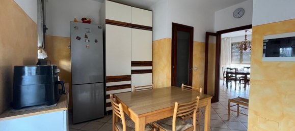 Apartamento de 4 dormitorios en Pontedera, Italy No. 359886 19
