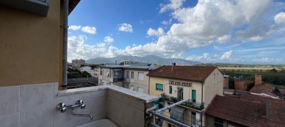 Apartamento de 4 dormitorios en Pontedera, Italy No. 359886 21