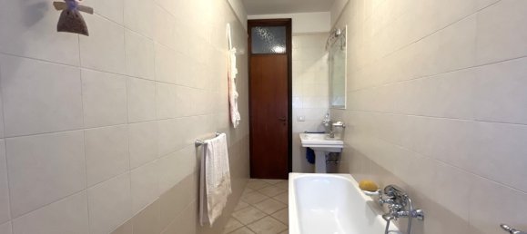 Apartamento de 4 dormitorios en Pontedera, Italy No. 359886 32