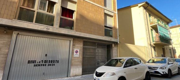 Apartamento de 4 dormitorios en Pontedera, Italy No. 359886 35