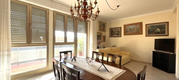 Apartamento de 4 dormitorios en Pontedera, Italy No. 359886 9