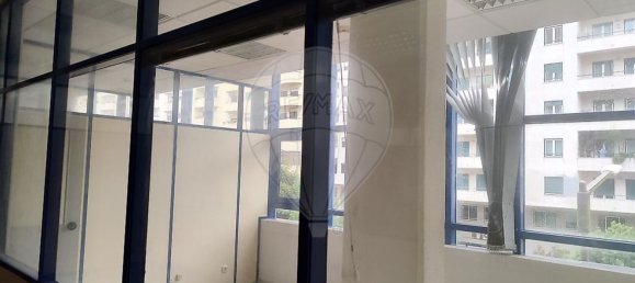 162m² Office in Lisbon, Portugal No. 68346 3