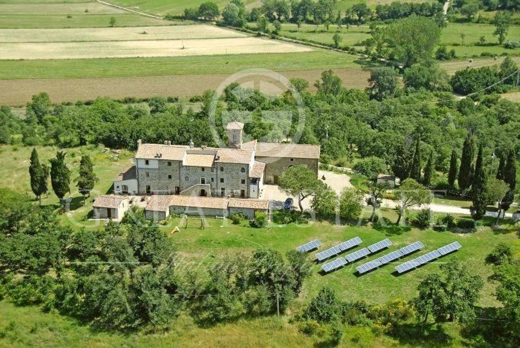 Edificio de 5 habitaciónes en Lisciano Niccone, Italy No. 233385