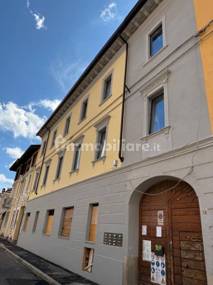 Apartamento de 2 dormitorios en Busto Arsizio, Italy No. 332221